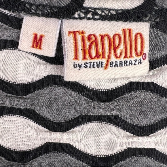 TIANELLO BY STEVE BARRAZA Black, white, gray shark bite tunic. ¾ sleeves scoop - Picture 4 of 5